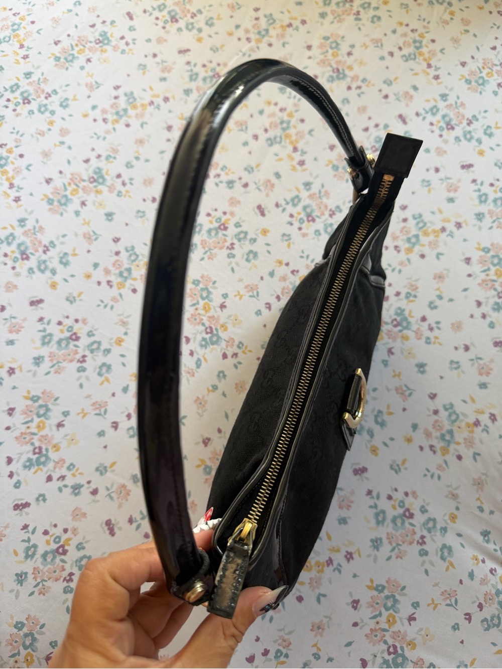 Gucci Black Shoulder Bag with Gold D-Ring Accent - Picture 7 of 10